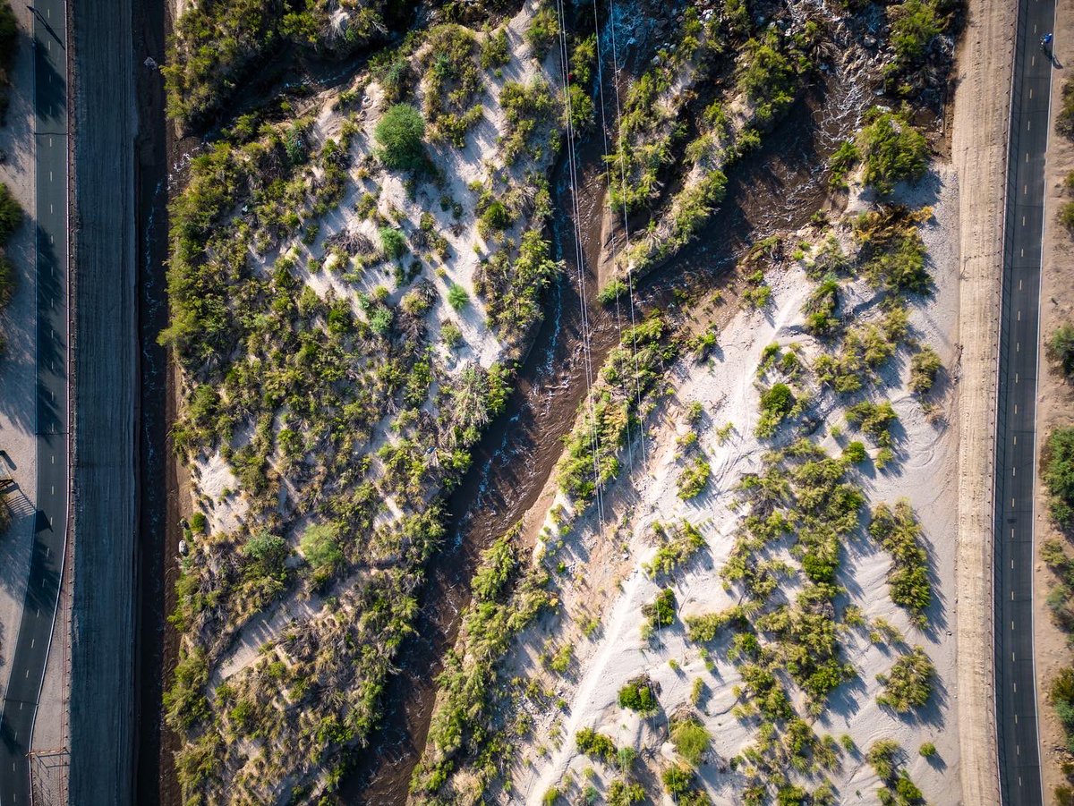 BicycleTucson's tweet photo. The hot and dry weather has returned, but I’m still daydreaming about monsoon rains and running rivers in today’s #topdowntuesday #dronephotography post. #dji #arizonadrone #naturephotography #tucson #arizona https://t.co/Ajkneas1fE