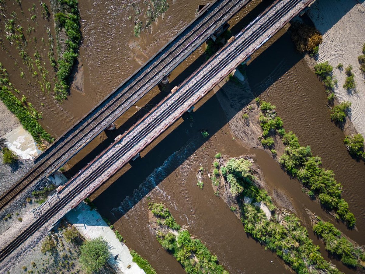 BicycleTucson's tweet photo. The hot and dry weather has returned, but I’m still daydreaming about monsoon rains and running rivers in today’s #topdowntuesday #dronephotography post. #dji #arizonadrone #naturephotography #tucson #arizona https://t.co/Ajkneas1fE