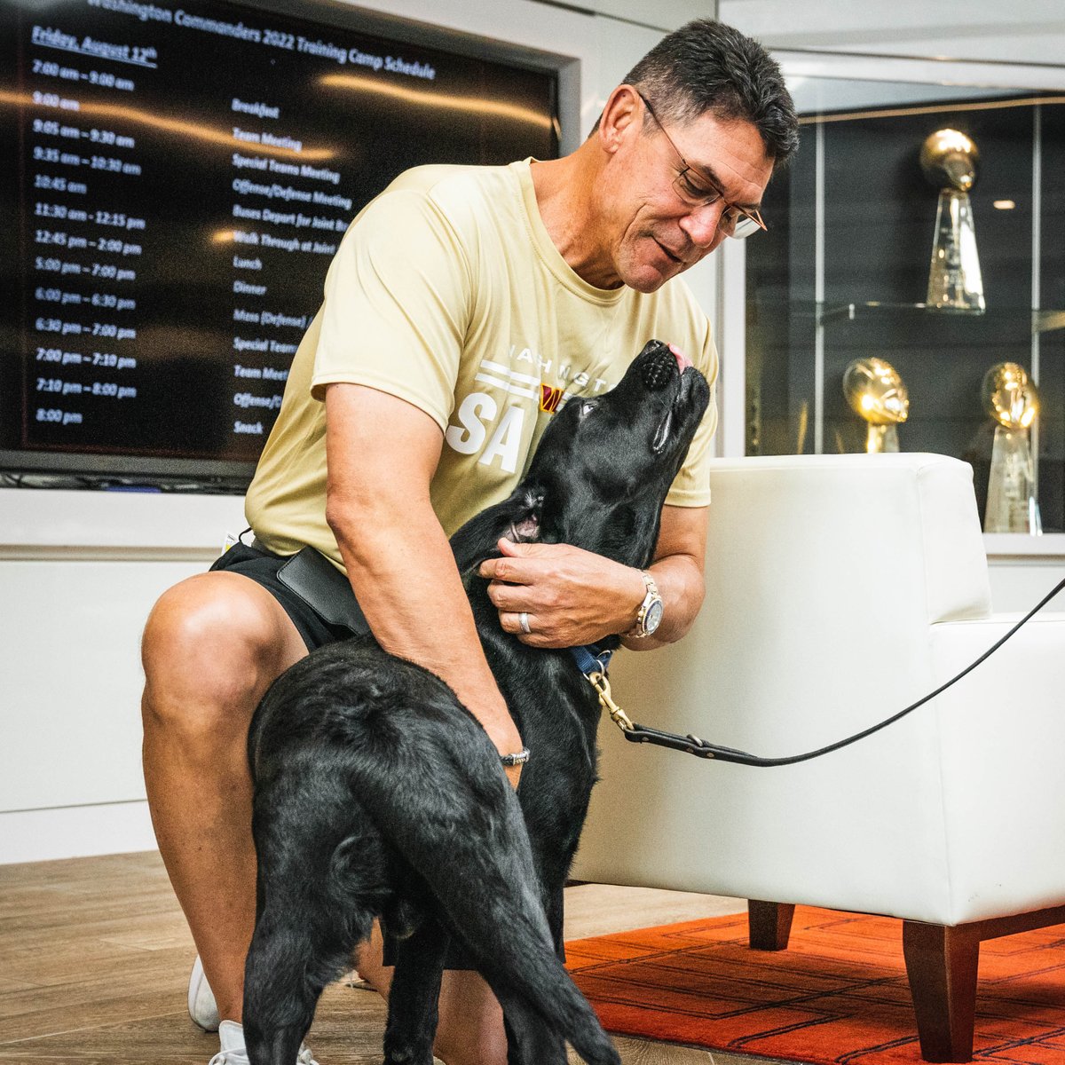Commanders's tweet photo. Introducing our team dog for this season, 𝙈𝙖𝙣𝙙𝙤 🐕‍🦺

Named by our players, Mando is in training with @k9sforwarriors to soon become a service dog for a military veteran in need!