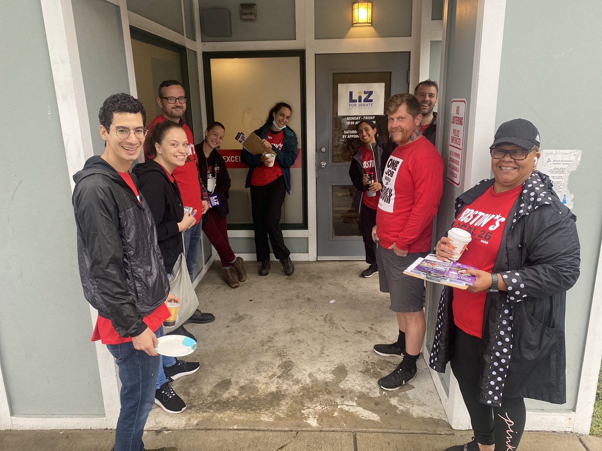 LizForBoston's tweet photo. Thank you @UNITEHERE26 π₯π₯ letβs get out the vote! #LeadWithLiz https://t.co/7LuZ90ri9E