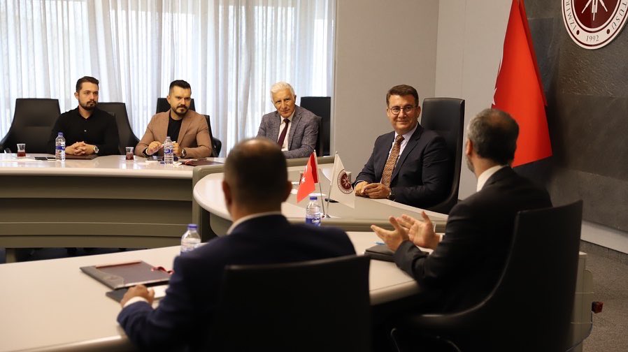 ProfYusufBaran's tweet photo. @izmirkalkinma (İZKA), XGEN ve @aspilsan_enerji yetkilileriyle @iyteedutr’de bir araya geldik.
@TCSanayi koordinasyonunda #İZKA tarafından desteklenen Yeşil ve Mavi Dönüşüm Programı kapsamında kabul edilen temiz hidrojen üretimi projesinin akademi ayağının #İYTE’de https://t.co/7wteCpqGtE