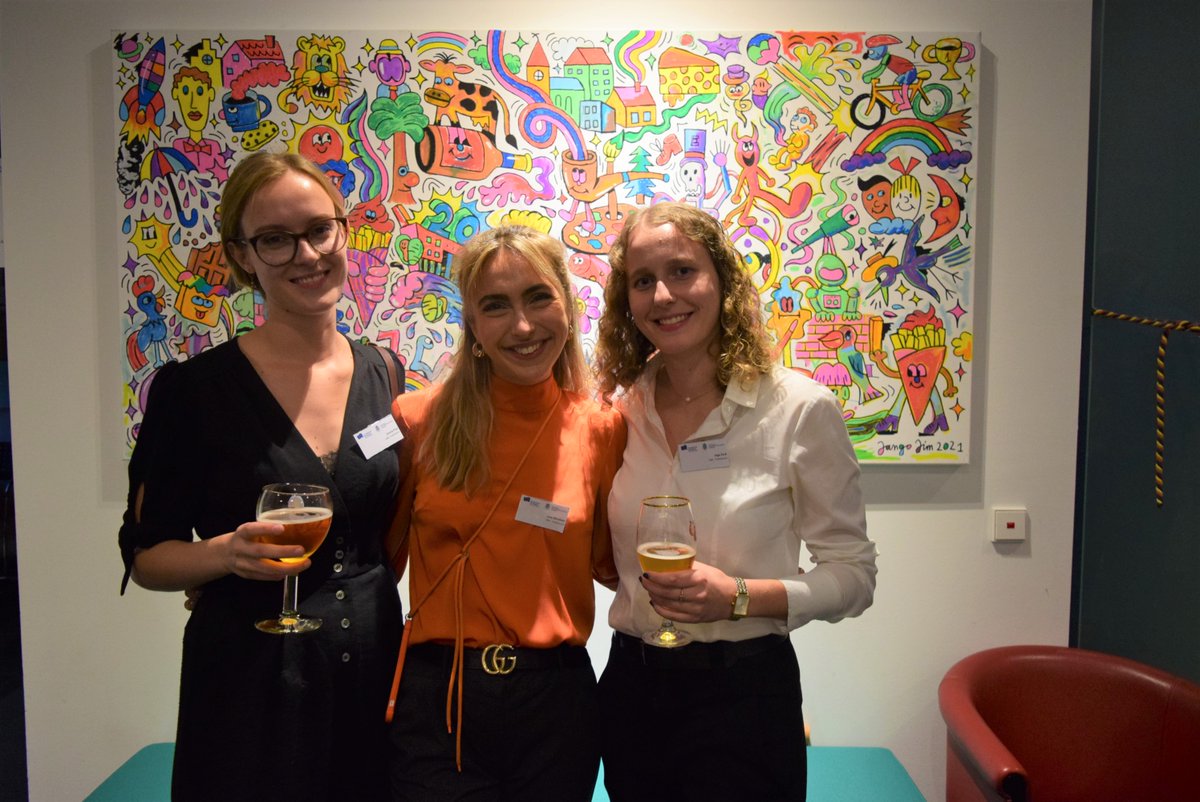 Beim #Brüsselalumni in der <a href="/BelBotschaft/">Botschafter Piet Heirbaut</a> konnten wir mit dem 🇧🇪-Botschafter <a href="/MuylleGeert/">Geert Muylle</a>
und #EBDGenSek <a href="/huettemann/">Bernd 🇪🇺 http://bluesky/huettemann.eu 🦋 🇺🇦</a> &amp; vielen weiteren über die Ausgestaltung einer modernen #Europapolitik diskutieren

PS: Natürlich nicht ohne beglisches Bier in der Hand