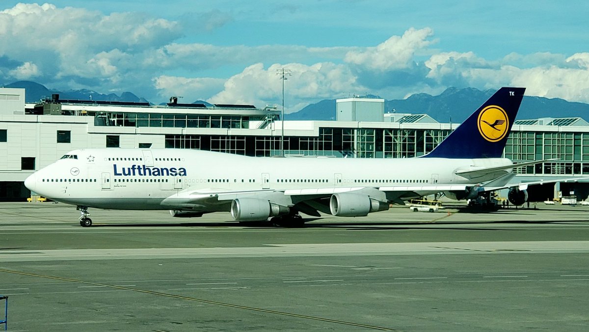 veryboeing's tweet photo. Lufthansa #B747 -430 #DABTK CYVR https://t.co/A7uiuZXJjV