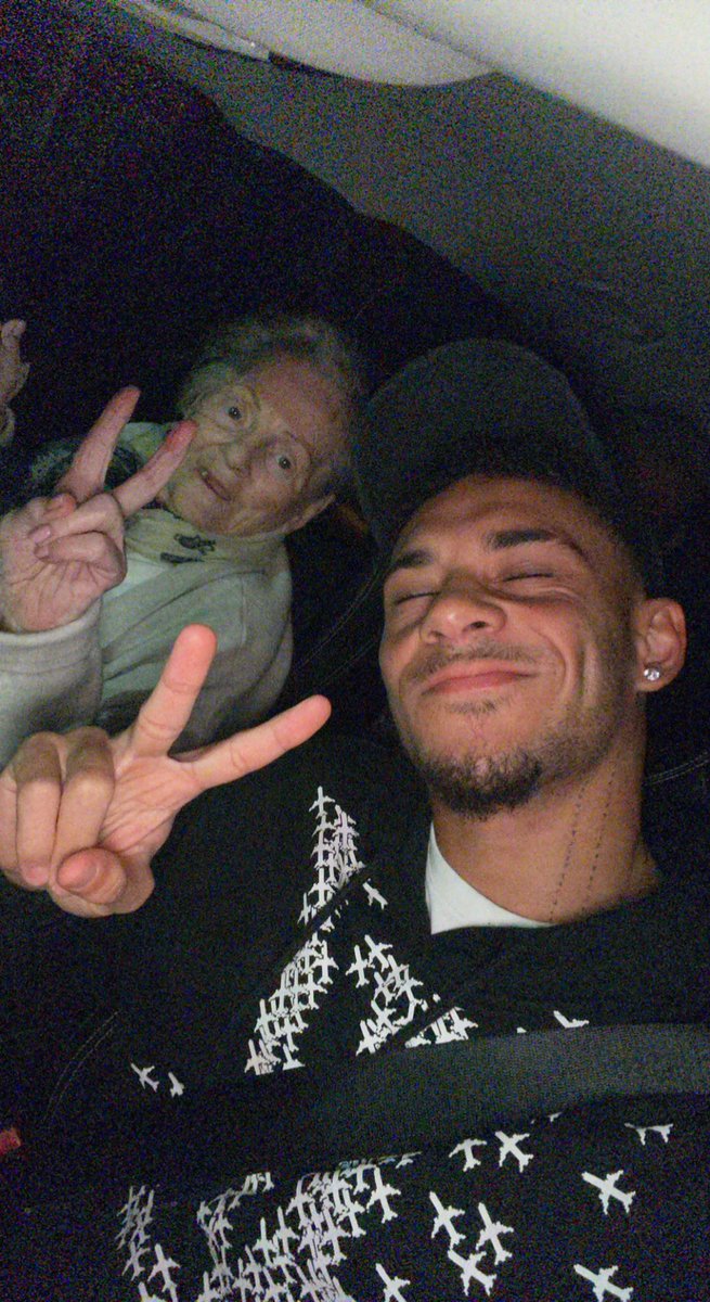 ty_sinclair27's tweet photo. Happy birthday to my queen. I would do anything to have one day with you❤️ Goal on Saturday for you granny! x https://t.co/dQCl3lZxAX