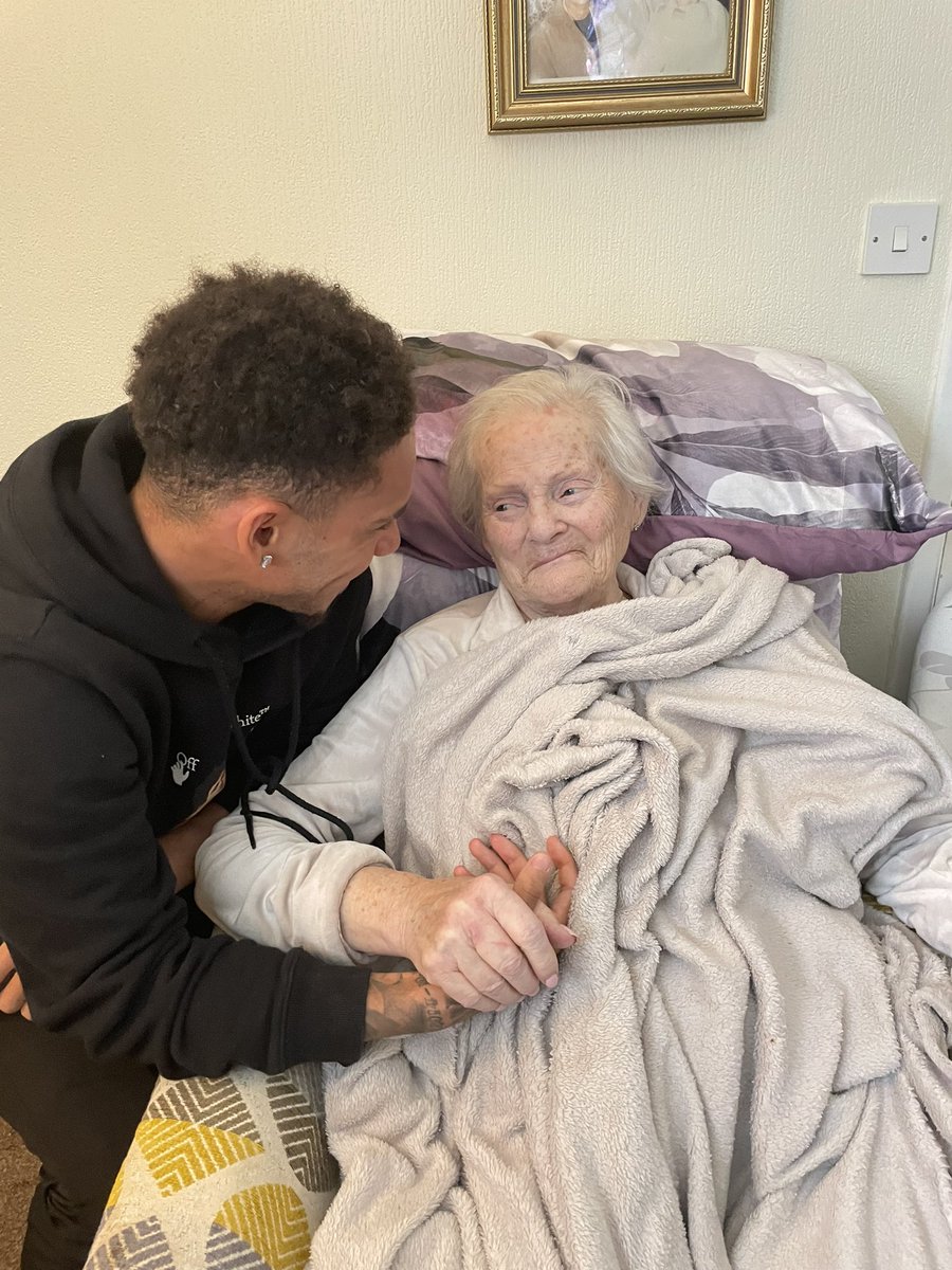 ty_sinclair27's tweet photo. Happy birthday to my queen. I would do anything to have one day with you❤️ Goal on Saturday for you granny! x https://t.co/dQCl3lZxAX
