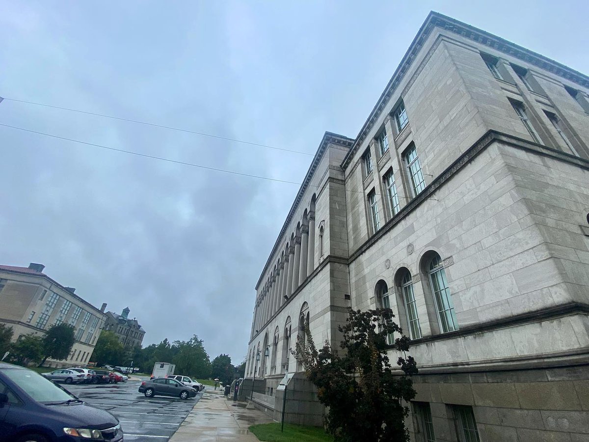 CUAlibraries's tweet image. It may be a rainy day but Mullen Library is the perfect place to stay dry while you get all of your studying done 🌧📖
•
•
#catholicuniversity #mullenlibrary #rainy #rainraingoaway #studyspot