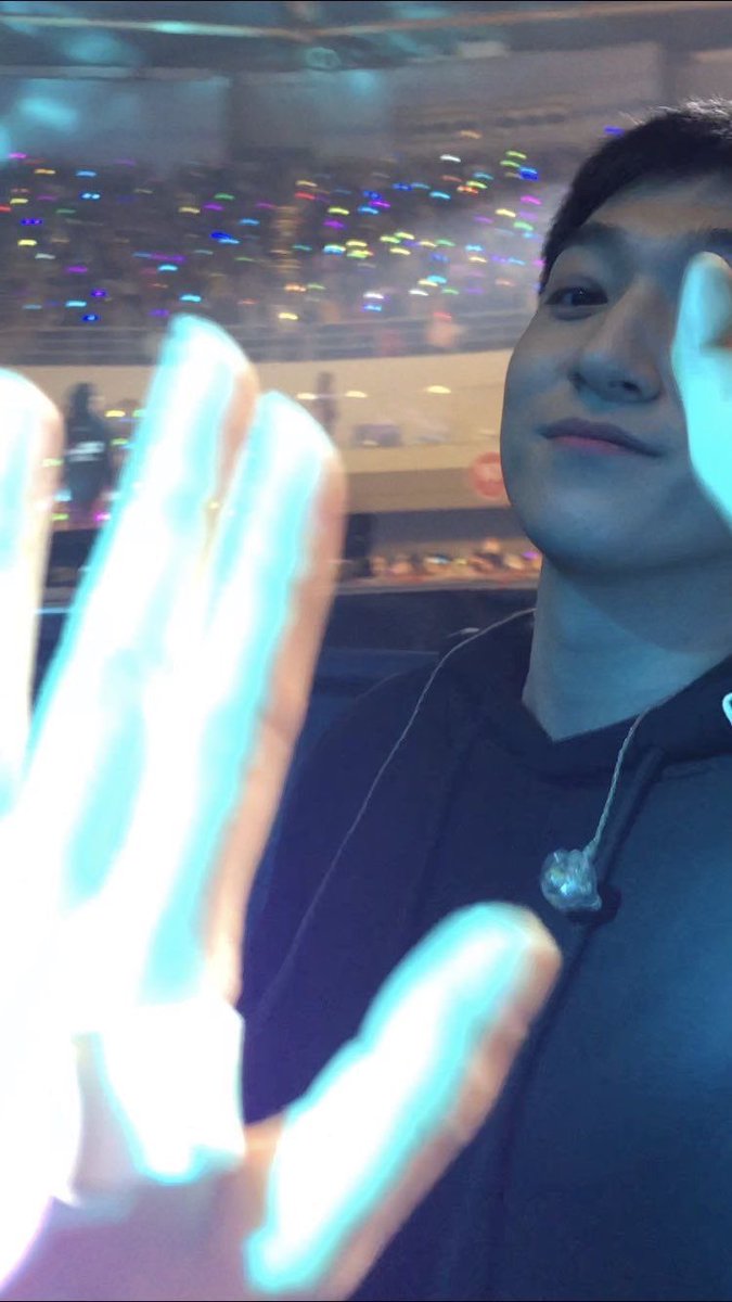 드디어 그가 온다 .. ! 🔥

#박성진_이제_나라말고_밥프지켜
#박성진_총내려_기타들어