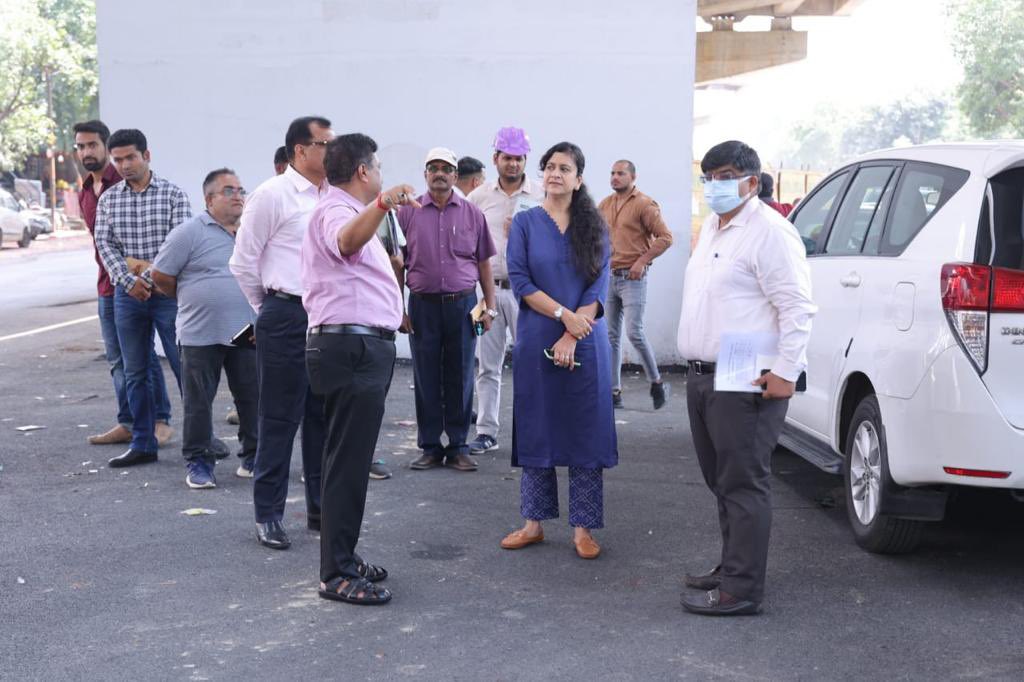 CeoNoida's tweet photo. Today inspected the Dadri-Surajpur-Chhalera (DSC) road to check the work progress. Instructed officials to complete the project in stipulated time. Once completed DSC road  shall facilitate commuting between Noida and Greater Noida.
#NoidaAtWork https://t.co/Itph7LPZdP