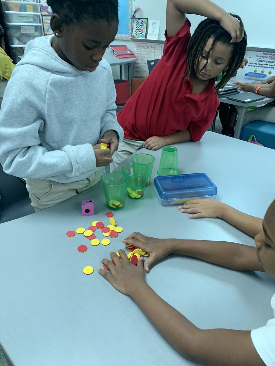 504bayou's tweet image. Using manipulatives to divide @LandryLonghorns @CFBISD #cfbproud