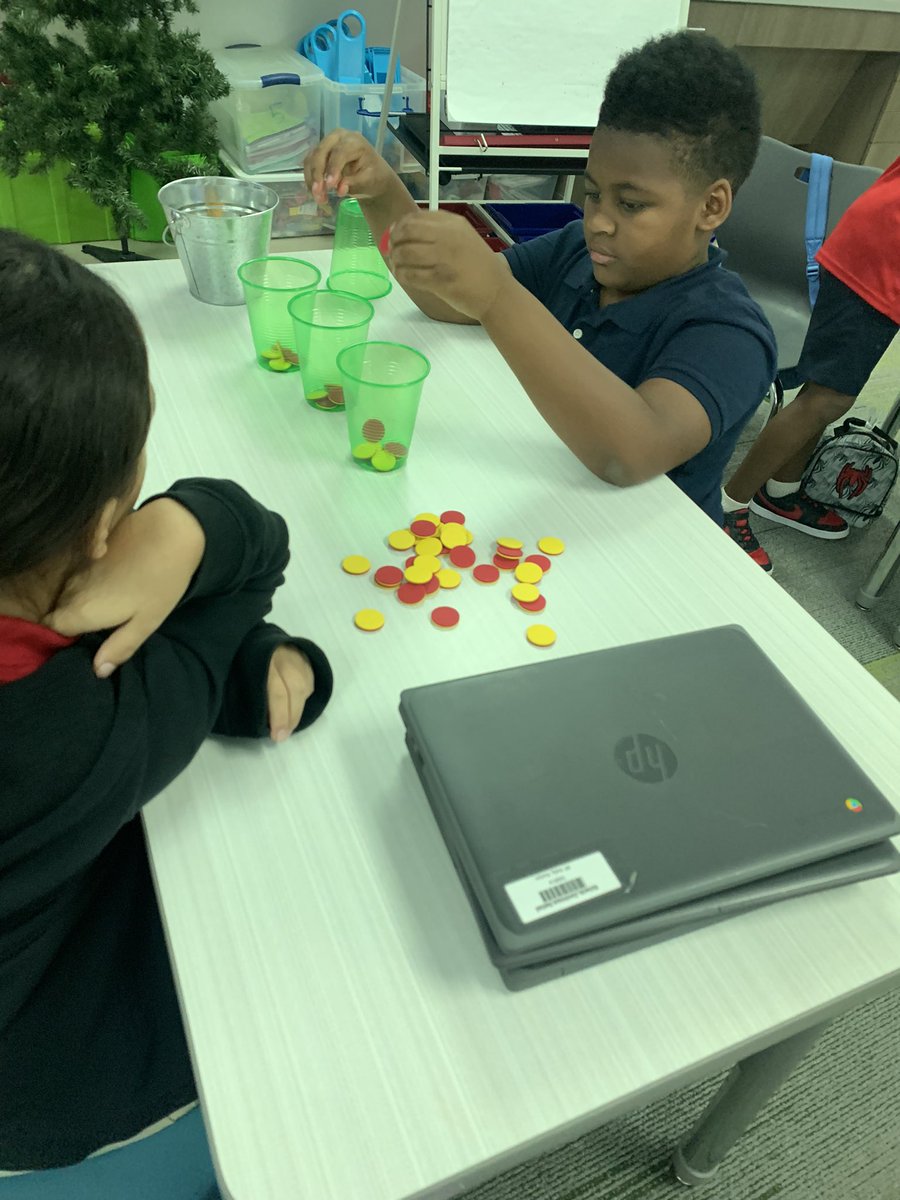 504bayou's tweet image. Using manipulatives to divide @LandryLonghorns @CFBISD #cfbproud