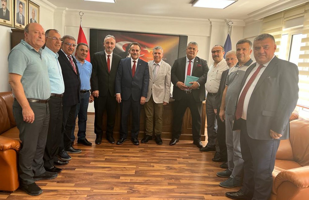 TÜRMOB seçim çalışmaları kapsamında ziyarette bulunduğumuz Gaziantep Yeminli Mali Müşavirler Odası Başkanı M.Tekin Alpay ile değerli yönetim kurulu üyeleri ve delegelerimize nazik ev sahiplikleri için teşekkür ediyoruz.
#TÜRMOB #türkiyemeslektebirlik #SMMM #YMM  #gaziantep