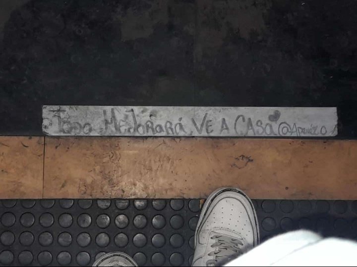 iMamalooo's tweet photo. Me encantan este tipo de detalles, quizás puedan ser de mucha ayuda. 

#MetroDeChacao. https://t.co/apdDv3Sruq