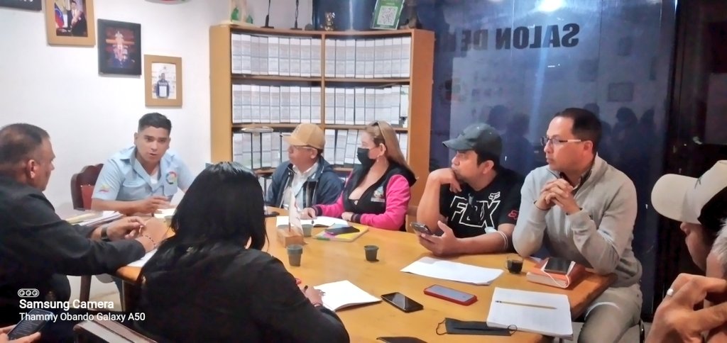 #EnDesarrollo Reunión con los Comunicadores #Clap del #Tachira y su Coordinador Regional para verificar las estructuras municipales y avanzar en la difusión y de la información relacionada con la gestión alimentaria en nuestro estado 
<a href="/FreddyBernal/">Freddy Bernal</a> 
<a href="/Gob_Tachira/">Gobernación del estado Táchira</a>