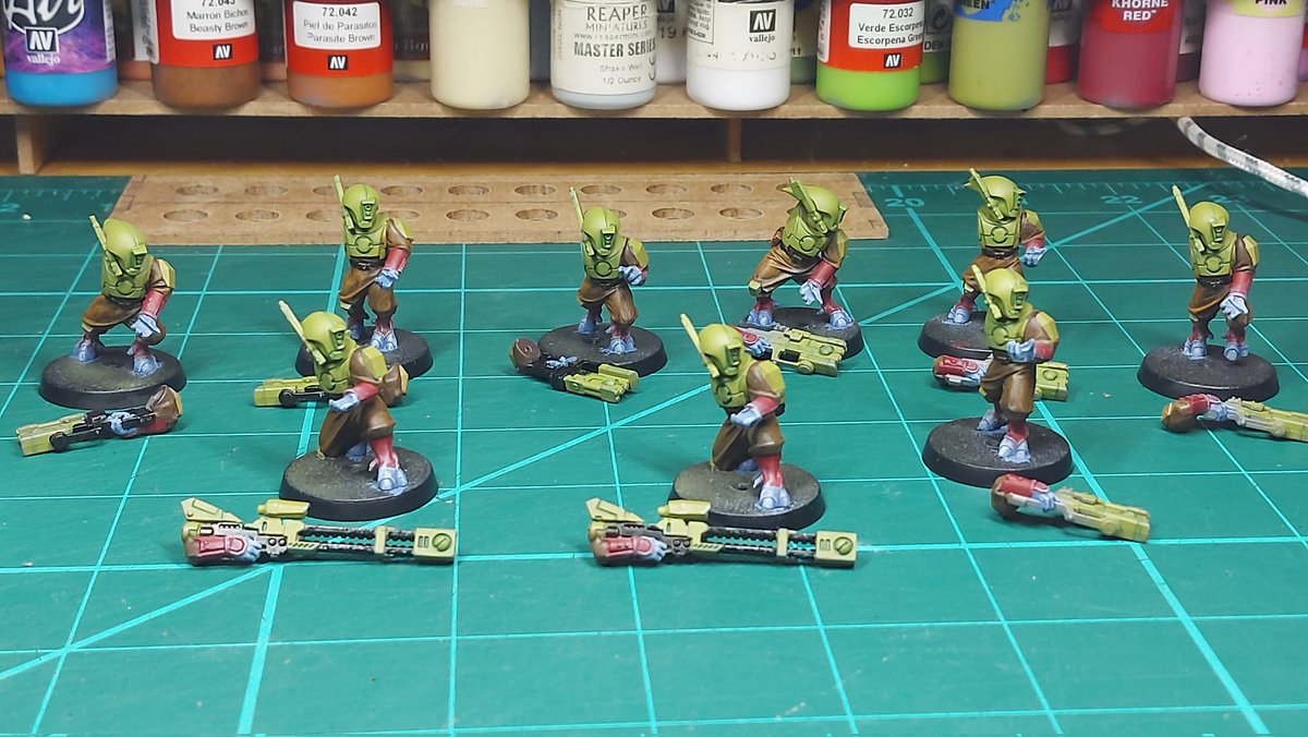 Shiur72's tweet photo. Got some more progress done on my #Pathfinder squad over the weekend. Also picked up one of the new #Darkstrider models to replace my older Finecast version.
#wepaintminis #WarhammerCommunity #Tau https://t.co/ztNuqM0ad7