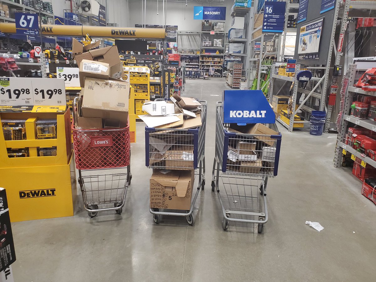 Lowes2209's tweet photo. The team is hard at work #restocking our shelves as #inventory comes in these past few weeks, really focusing on keeping things In stock for our customers! Way to go, #onetaskteam!
#R18cardboardchallenge https://t.co/E0CY0TsUEH
