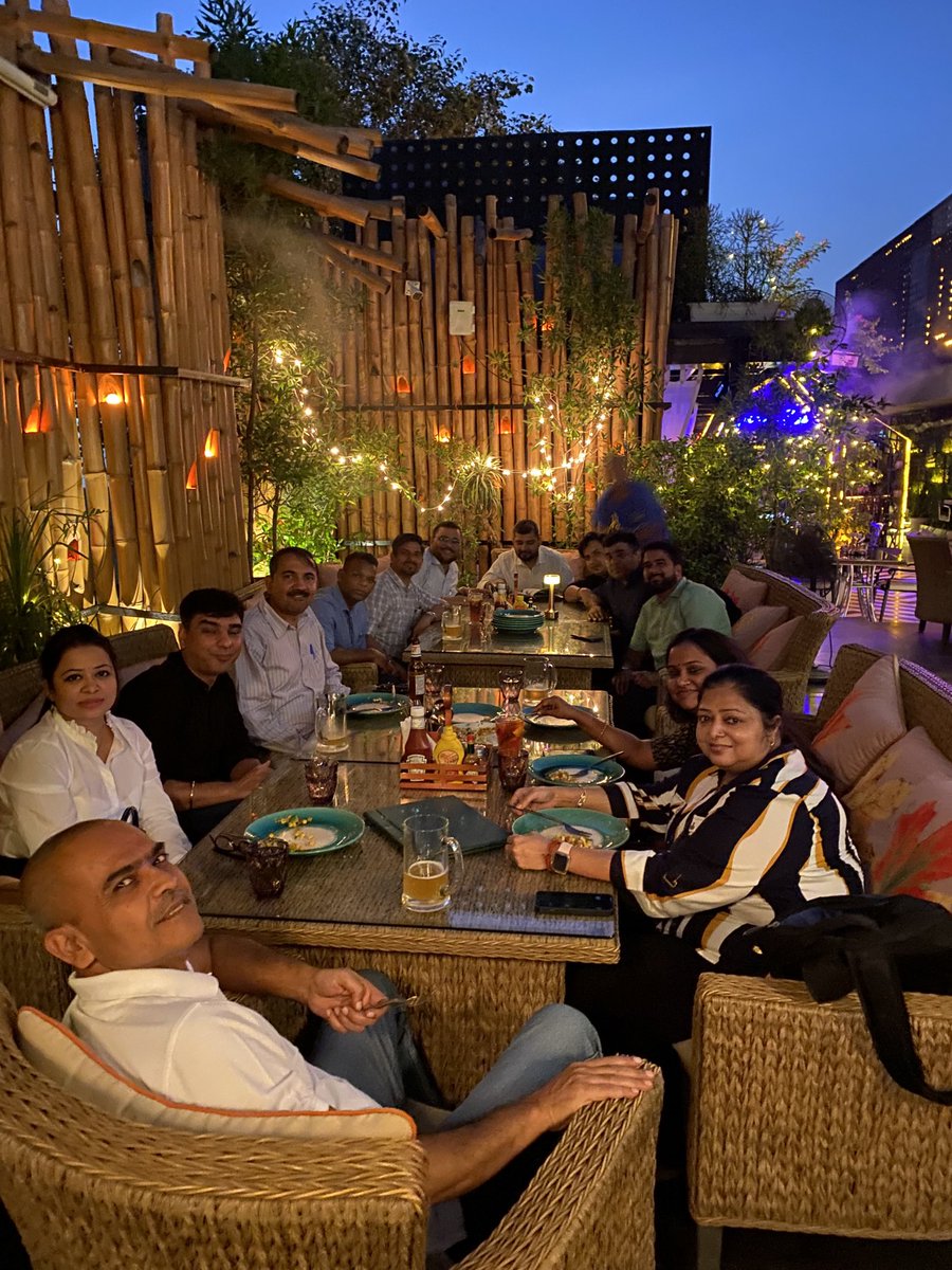 TonyHisted's tweet image. A night out with the Indian sales team #Sagepublications #delhi