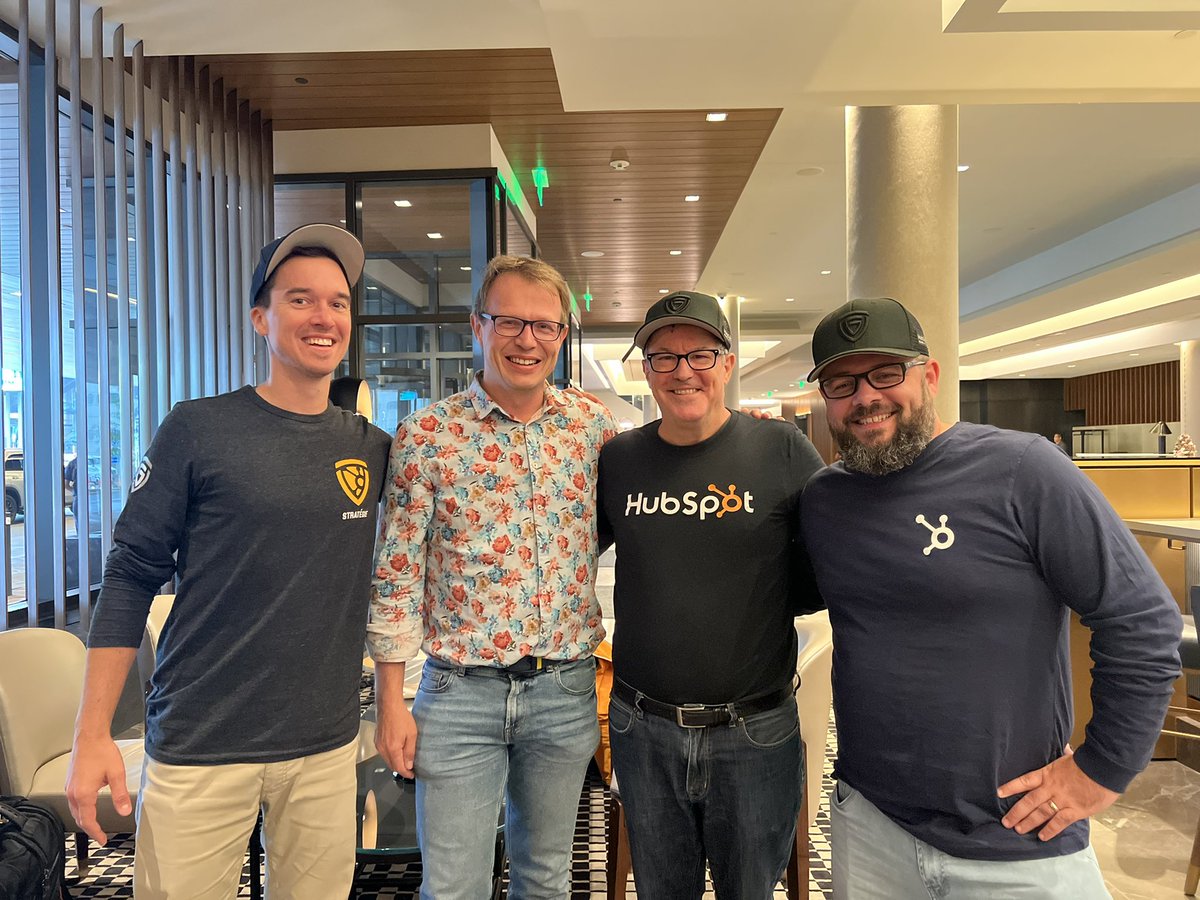 igreg_'s tweet photo. C’est toujours chouette de rencontrer en personne les personnes avec lesquelles tu bosses au quotidien ! @dantyre @evenssheehy @samstamour #HubSpot #INBOUND22 https://t.co/cMdXkfS4CC