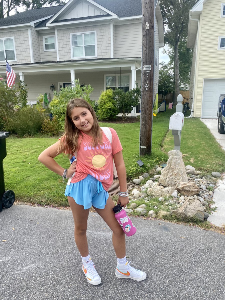 AmberKeever's tweet photo. First day of senior year and first day of middle school! @DanielKeever @FirstColonialHS @VBMiddle @vbschools https://t.co/EGuDtewVBd