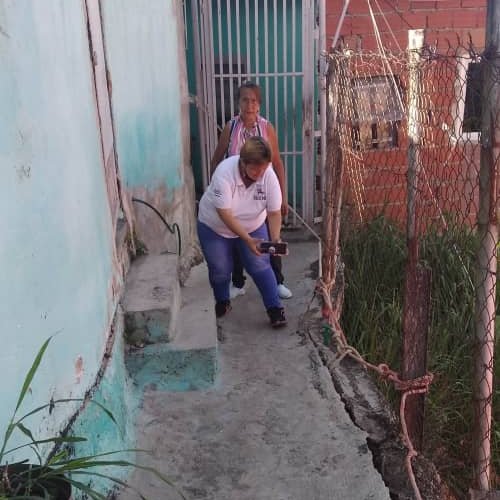 ImvihSucre's tweet photo. #5Sep funcionarios de (IMVIH-SUCRE), realizaron inspecciones técnicas y recolección de datos socioeconómicos, en el barrio San José, parroquia #Petare.
@JoseVRangelA @GabrielaEsSucre https://t.co/A9LSJRGjEI