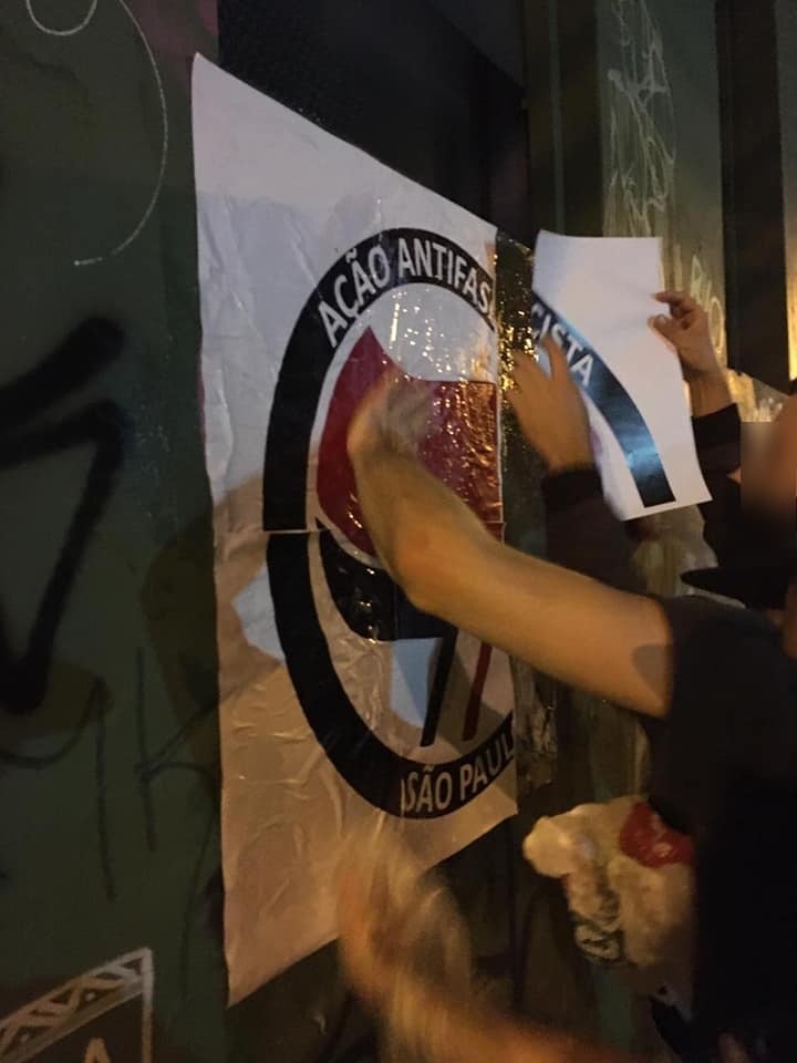 AIM_fra's tweet photo. 💥Johni Raoni Falcon Galanciak, jeune punk connu pour son activisme, était tué à la sortie d'un concert à Sao Paulo par des boneheads le 3/09/11.
Tous sauf un ont été relâchés par la police.
📸 Commémoration par l'AFA São Paulo
#AntifaPunkGo #NeJamaisOublier #FckFaf https://t.co/RcMns83MXs