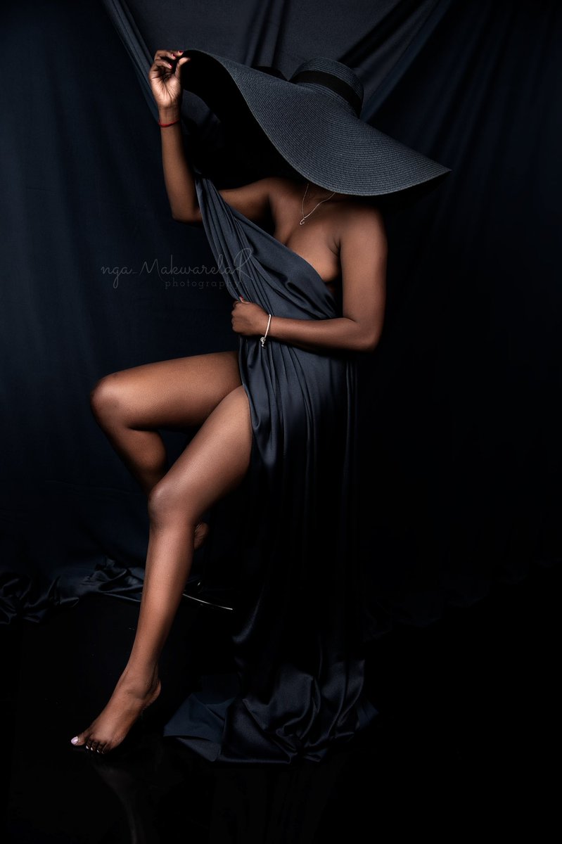 Rudzymn's tweet photo. 🙌🏾 super proud of the growth in my latest studio work 🥰

Dear Universe 🙏🏾. 
I'm ready for editorial photography 🥺

📸: @nga_makwarelar https://t.co/VR1ax5eO2S