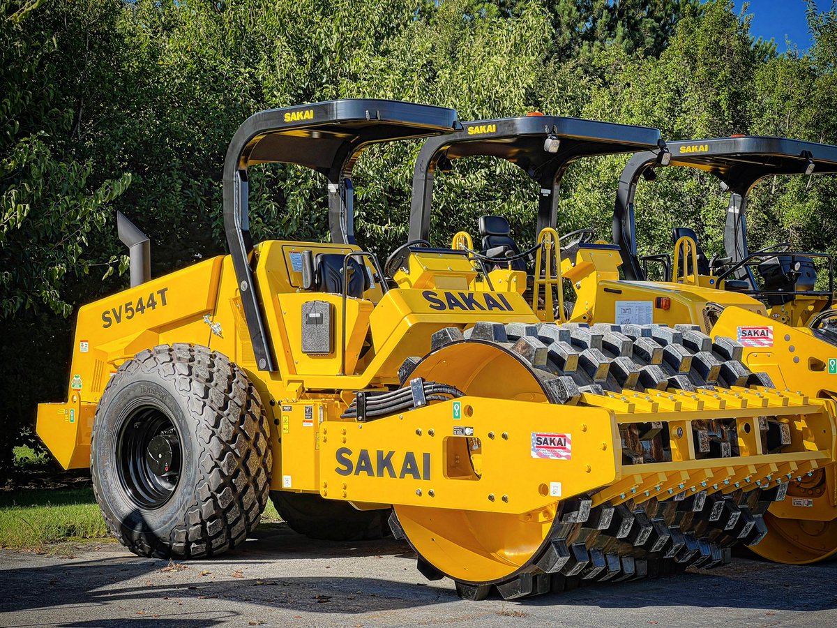 What’s your favorite #Sakai #compactor? For me it’s the SV544T. Always looks like it’s ready to pounce on some dirt. See the flag sticker on the drum arm? That signifies this #soilcompactor machine was crafted by our guys &amp; gals here in Adairsville, GA. #siteprep #construction