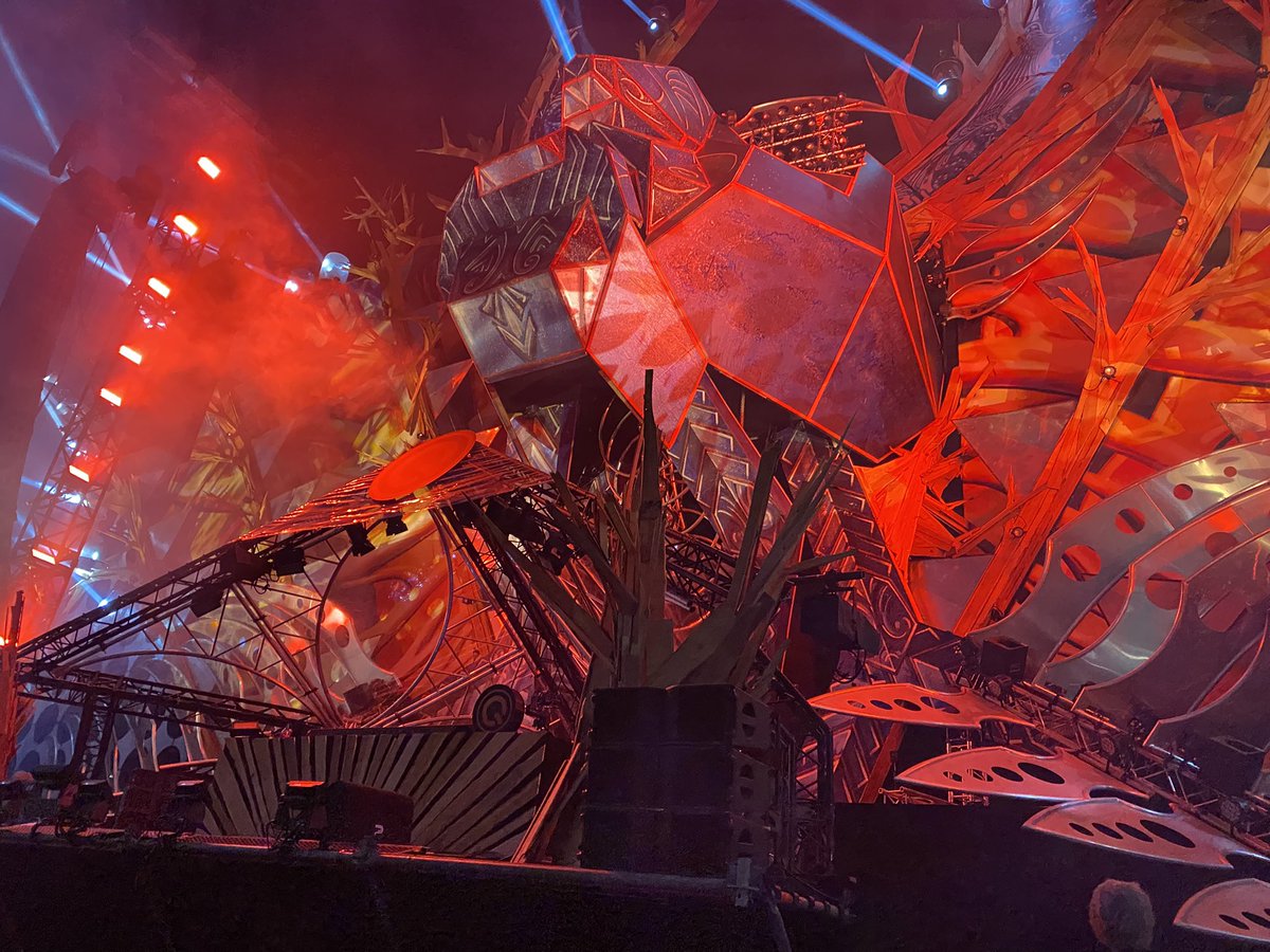 BadToxic's tweet photo. #QDanceStage #finale #Mysteryland #festival, #Saturday.
#endShow #fireworks #Feuerwerk #QDance #stage #night #Nacht #Bühne #floor #music #Musik #Hardstyle #hardMusic #DJ #DJs #party #openAir #secondDay #festival #musicFestival #Musikfestival #Amsterdam #Netherlands #holland https://t.co/ZcEUS2YtNe
