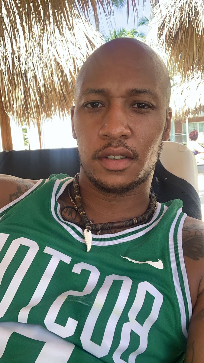 FruitpunchL's tweet photo. The shark tooth 🤣🤣🤣 ITS CROCODILE TEET u was looking for my bro https://t.co/DwvdRzJNQN