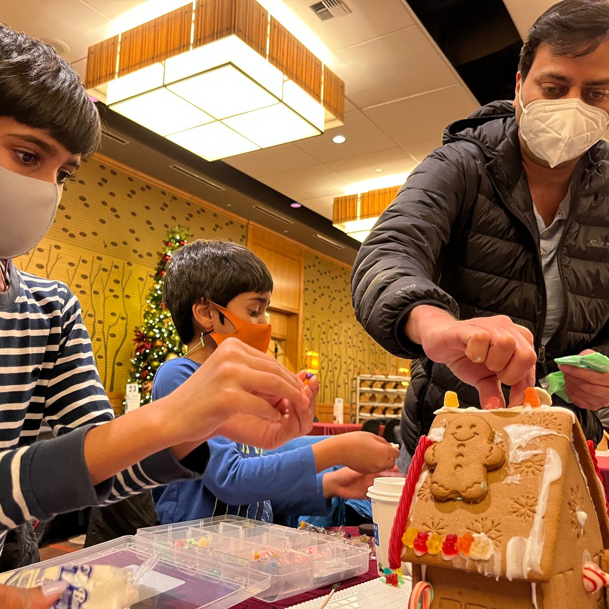 KidsQuestCM's tweet photo. Gingerbread Workshops 2022 is on sale today! November 25th and 26th 2022
Hyatt Regency Bellevue
In-person, Pick-up, &amp; VIP options!

Gather family and friends this holiday season, fill your candy box and create your own Gingerbread house masterpiece! 

https://t.co/SIaHFa941J https://t.co/gbEliNd1lM