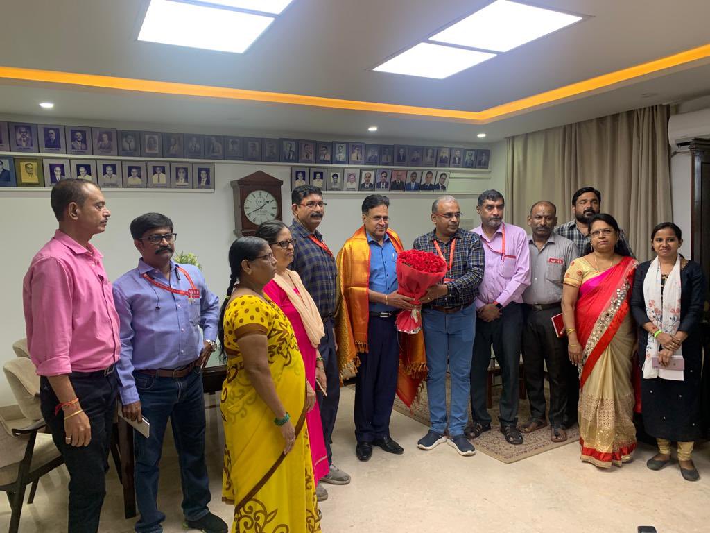venupnair_nrmu's tweet photo. Today We welcomed new PCE Shri. Rajesh Arora and PCEE Shri N P Singh respectively….🙏🚩🚩🚩🚩 https://t.co/Iufq6jRciv