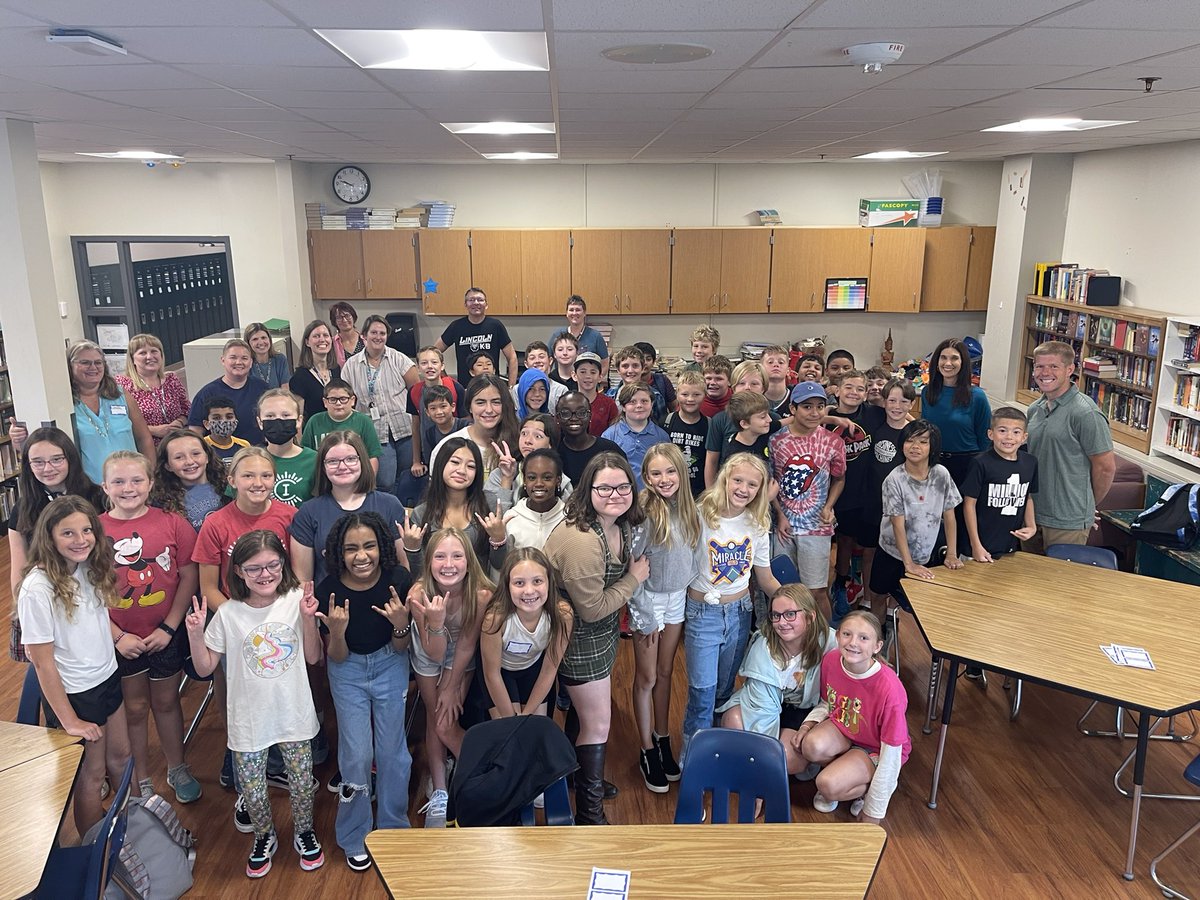 lincolnk8sonju's tweet photo. Sixth graders are in the house today! Awesome day with “Meet Me in the Middle” for our incoming Uppers Students! Get ready to lead! #firedup @LincolnK8School https://t.co/aD8WObgufa