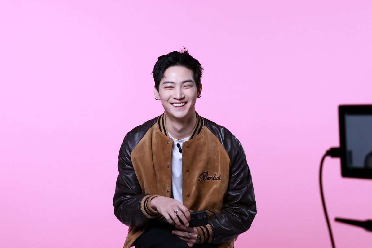 DokAoRDeF's tweet photo. รักรอยยิ้ม รัก "อิมแจบอม"💙🌊
#JAYB #제이비 #카덴차 #CDNZA
#GQKorea #인마이폰 #InMyPhone https://t.co/avZ0eaTcwV