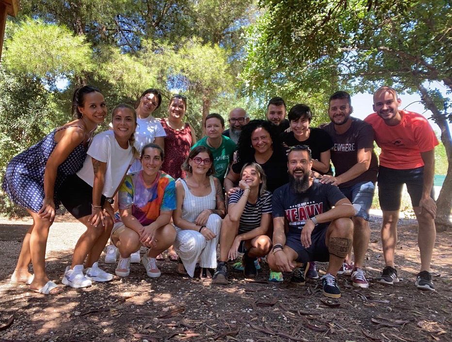 sedvies's tweet photo. 🙋🏽‍♀️ ¡Hemos vuelto! Y con las pilas super cargadas.

Desde ayer, el #EquipoEducativo está de formación, continuando con el trabajo en la línea del #BuenTrato. Esta vez, de la mano de Sergio de #Biraka ¡gracias!

#SeguimosCaminando 
@mandojana_biraka https://t.co/YB9WqfFAcE