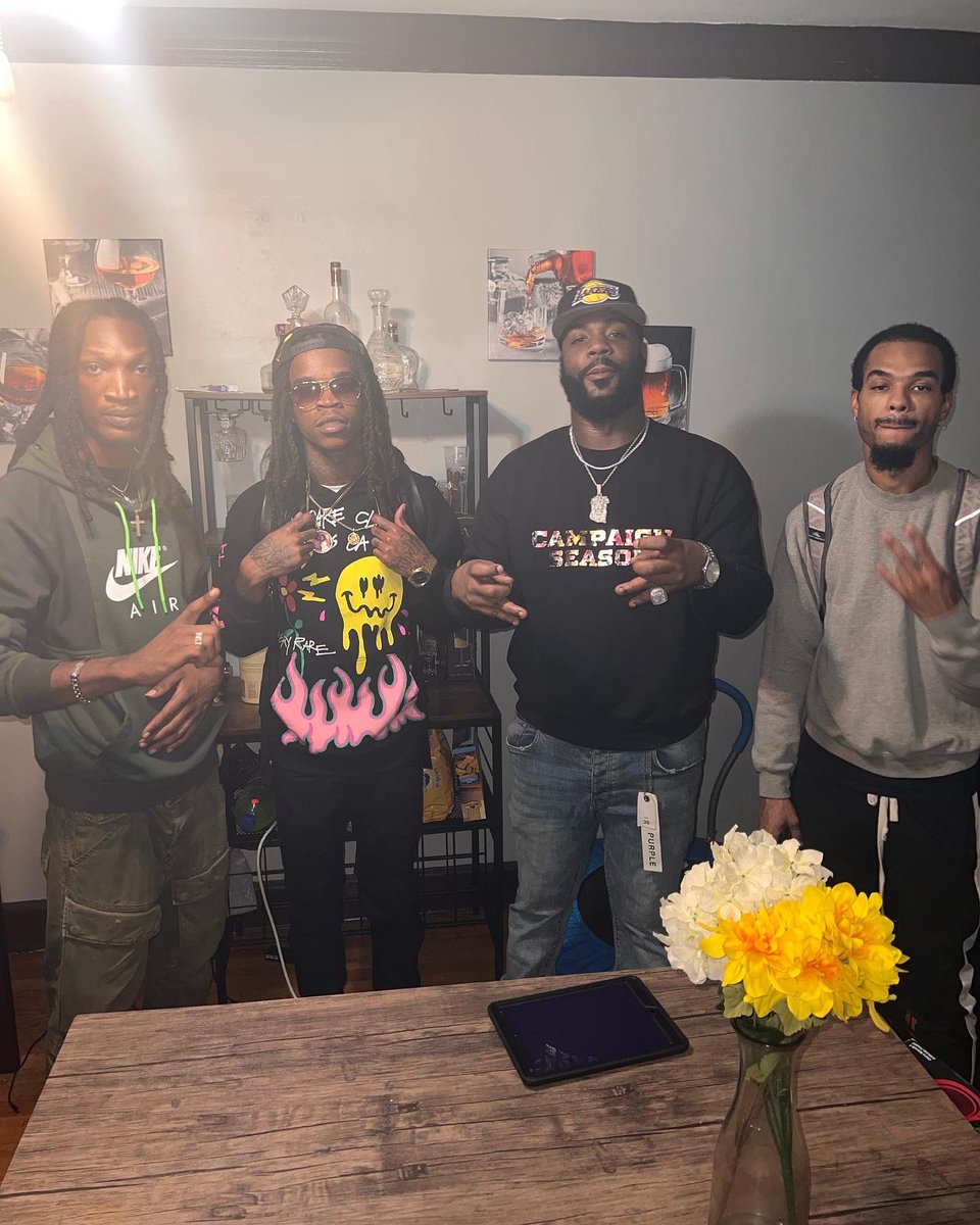 KidCodeineRbg's tweet photo. Video Shoot 4 “ #RestInPeace “
Was A Success!!!!!! Me & My Folks Forever Locked In 🔐⚠️💰🖤 #RBG4L #CampaignMusic #GEDEmpire #IMNITGANG ⛽️⛽️⛽️✅🏁 https://t.co/4EBvso8r9l