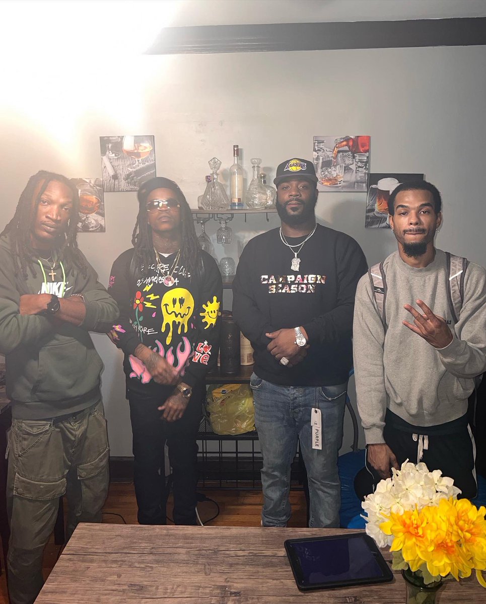 KidCodeineRbg's tweet photo. Video Shoot 4 “ #RestInPeace “
Was A Success!!!!!! Me & My Folks Forever Locked In 🔐⚠️💰🖤 #RBG4L #CampaignMusic #GEDEmpire #IMNITGANG ⛽️⛽️⛽️✅🏁 https://t.co/4EBvso8r9l