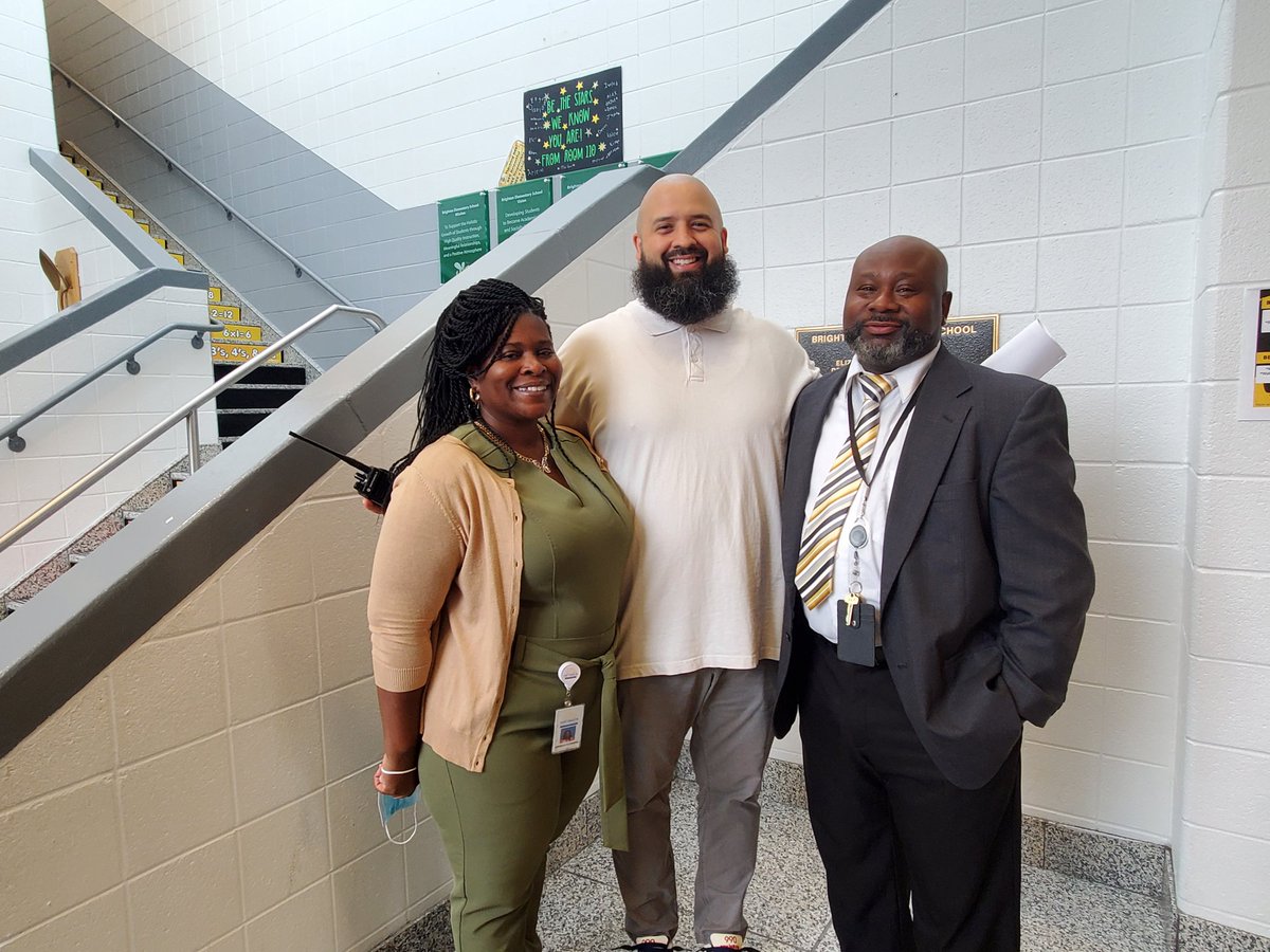 BrightonVA's tweet photo. Thank you Central Office Staff for welcoming our Bumblebees back to the Hive @ebracyPPS @EricGarcia1982 @MauryHuff @mcromartieEdD @draswynn @hmeducate @cardellpatillo @PortsVASchools #BuzzingTowardAcademicAchievement https://t.co/knfRfx1ORm