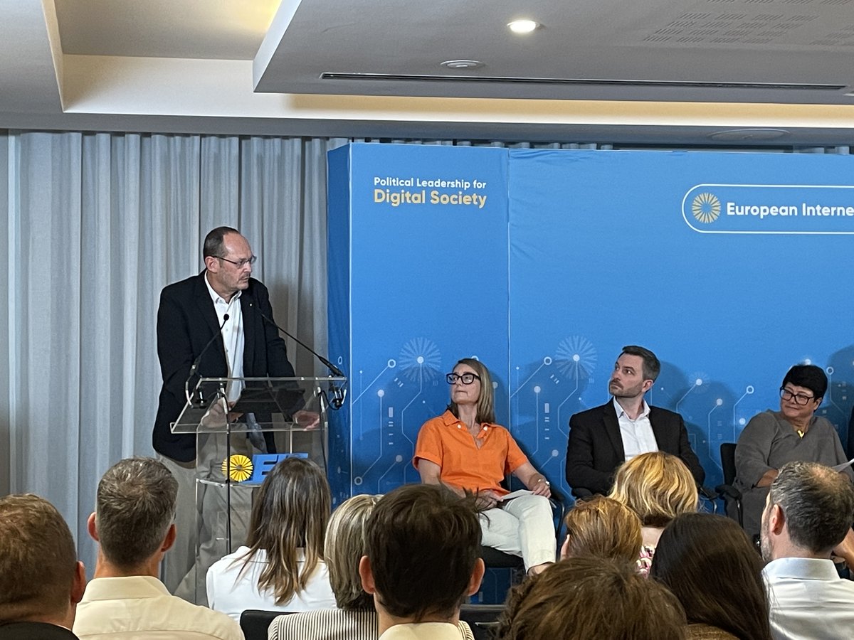 C. Vogg <a href="/SRGSSR/">SRG SSR</a>: “In today's #data-driven, heavily fragmented #media world, public service media must use #AI tools to fulfil their mission. But in order not to jeopardise the high quality of our content, we only do it with the human supervision and transparency measures”. #AIAct