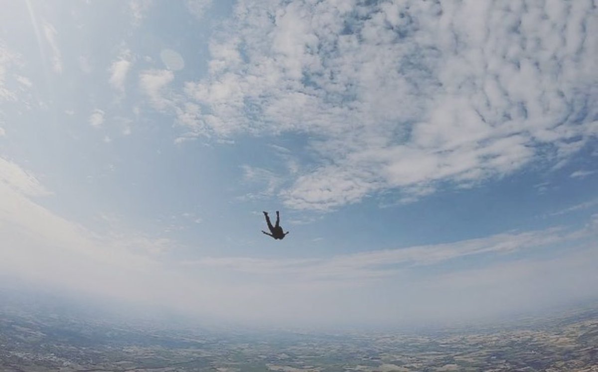 GuardsPara's tweet photo. Members of the Guards Parachute Platoon on Exercise Saint Michel II in Pamiers South of France 🇫🇷. This sky diving expedition saw soldiers conduct an accelerated free-fall course where they obtained the Sky diving A license 🪂 https://t.co/k1kQghB9hj