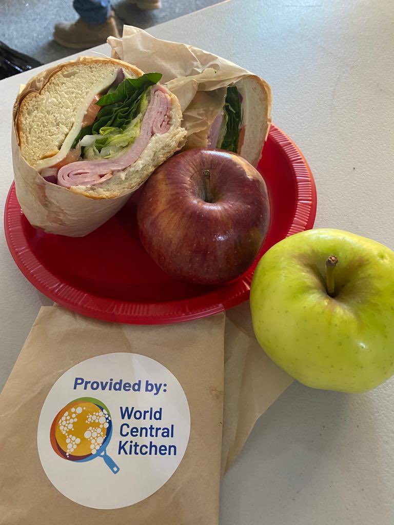 In Weed, California, a cooling center has been set up for families impacted by the Mill Fire. WCK is bringing fresh, nourishing meals for lunch & dinner prepared by local restaurants. People evacuated can come sit down to rest, eat, escape the heat & shower. #ChefsForCalifornia