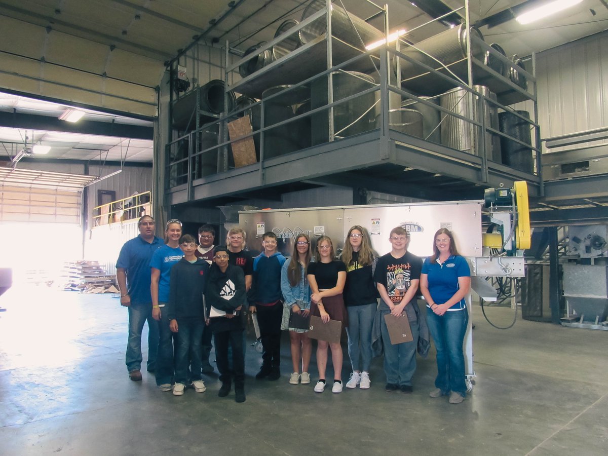EBMMFG's tweet photo. Always a pleasure having our local @npspanthers FFA students stop by our facility to learn about screening technology and efficiency.
#EBMMFG #GentleRoll #FFA #npspanthers https://t.co/k99XxUfIwF