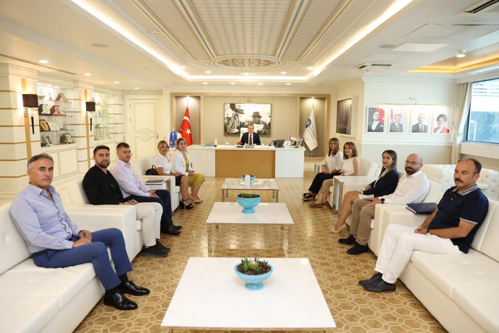 BocekMuhittin's tweet photo. En büyük hedefimiz sürdürülebilir bir çevre ile gelecek nesillere yaşanılabilir bir Antalya bırakmak. 

Çevre Mühendisleri Odası Antalya Şube Başkanı Derya Ünver ve yönetimini ağırlayarak Antalya’mız için ortak akılla neler yapabileceğimizi konuştuk. #BizBirlikteGüçlüyüz https://t.co/65FZ4v8y9a