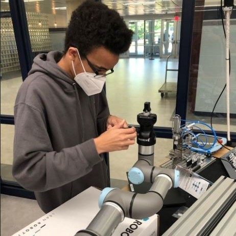 PADCEDnews's tweet image. 📢 #DCEDFunding Spotlight: A new Robotics and Automated Technology program has just launched in PA! @EasternCenter  received $200K from our Manufacturing PA Training-to-Career program to help make this program possible. 

Learn more ➡️ eastech.org/Page/128
📍 Willow Grove, PA