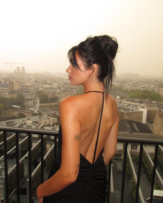 4 pic. a french kiss 💋 https://t.co/vUb7LL7n5w