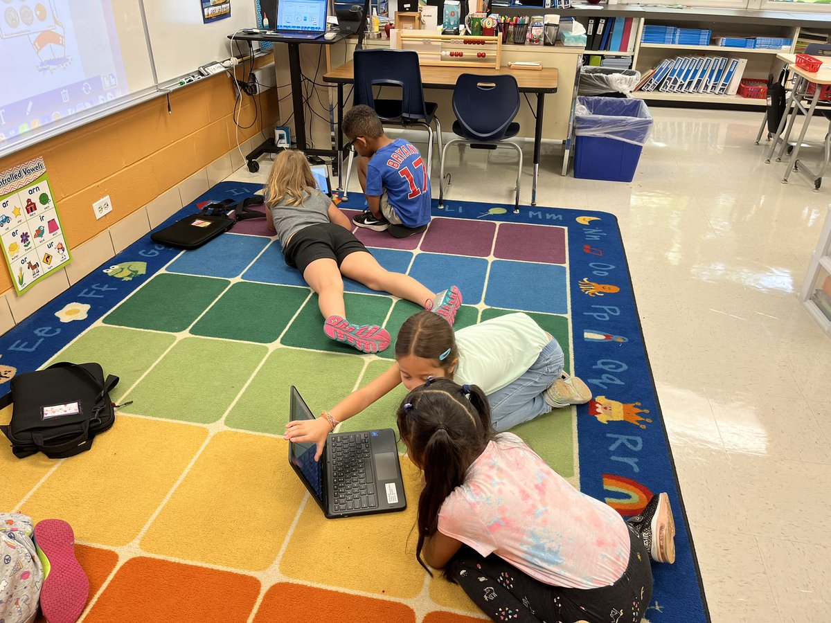 MrsCufaudeAV2's tweet photo. 2nd graders love partnering up for Bridges Workplace games! Used our partner cards for the first time too! https://t.co/DAlwGOqGFI