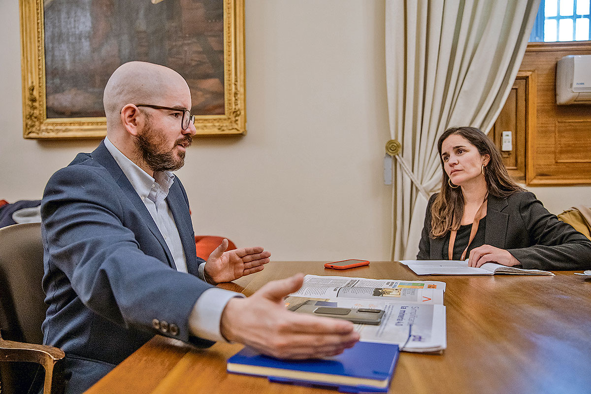 DFMas's tweet photo. 📌"No vine a este cargo para caerle bien a las personas". En una entrevista, hecha en junio pasado, el ministro Giorgio Jackson @GiorgioJackson compartió con @DFMas un balance de sus primeros 100 días en el gobierno. 
https://t.co/19EVMtHObZ https://t.co/72LOU2S7Eo