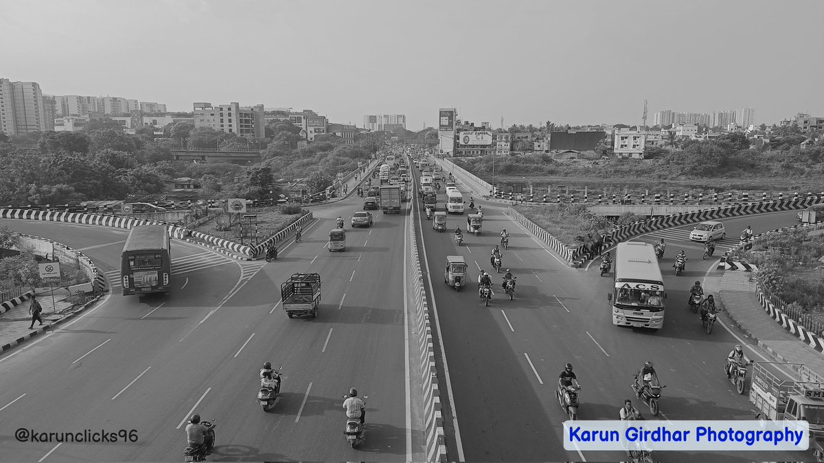 Koyambedu (B&W)
.
.
Shot on #motorolaedge20fusion
.
.
#koyambedu #blackandwhite #chennaiphotography #chennai  #motorolaphotography #hellomoto #streetphotography #mobilephotography #karungirdharphotography #karunclicks96