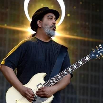 Happy Birthday!!! Kim THayil guitarrista de   