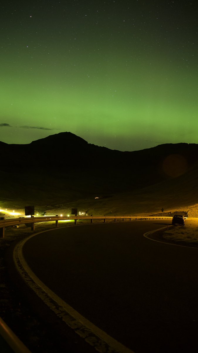 sara_martignoni's tweet photo. Notti faroensi #FaroeIslands #northernlights https://t.co/ZylWWIb8nJ