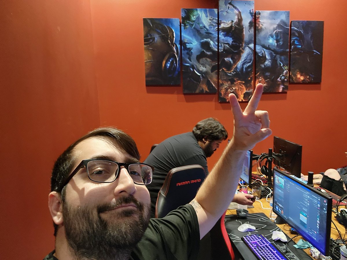 Anxietylol's tweet photo. https://t.co/HynKlJ75nT 5k LAN starting in about half hour, let's do it!! #pulloutcouch https://t.co/oye3F9rdBZ