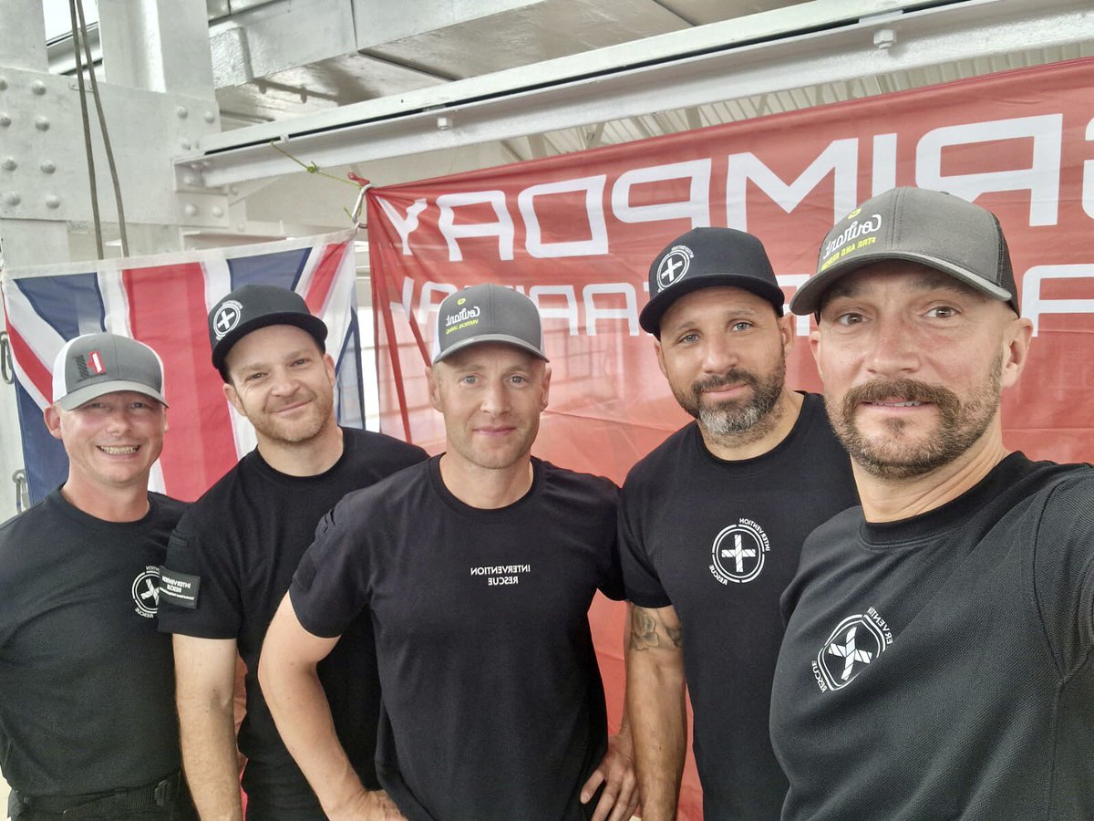CliveBushMInSTR's tweet photo. A full on training weekend with @INTVNRESCUE @Grimpday 👍🏻 with a rescue training session last night on an iconic London attraction 👍🏻 also received phone call for advice re a rope job in force this morning involving the rope team #trainedwell 👍🏻 beer now 🍺🇬🇧🇧🇪 @FERNOEMS https://t.co/mrhVyoS4pO